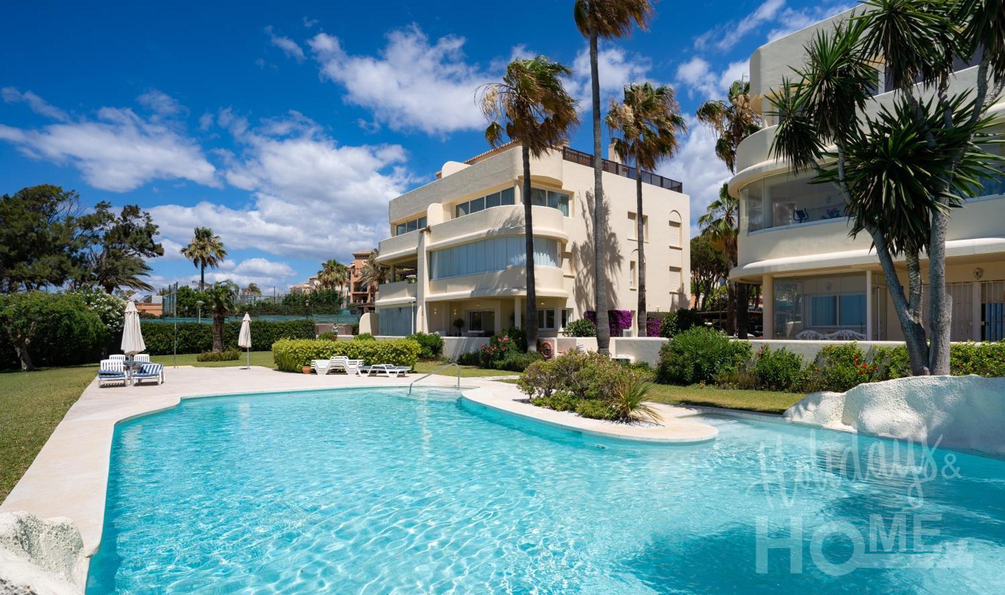 Beachfront Complex Neptuno Iii , Sea Views, Pool And Garden,elviria *