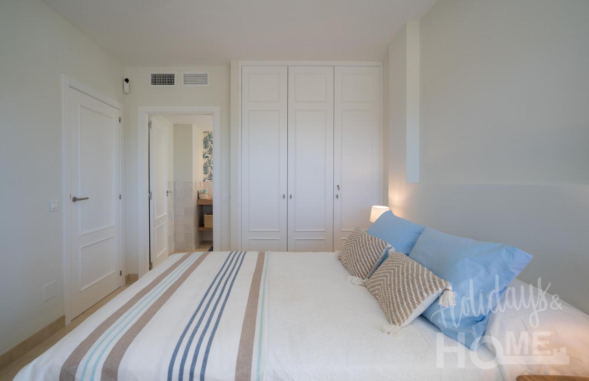 Beachfront Complex Neptuno Iii , Sea Views, Pool And Garden,elviria Apartment