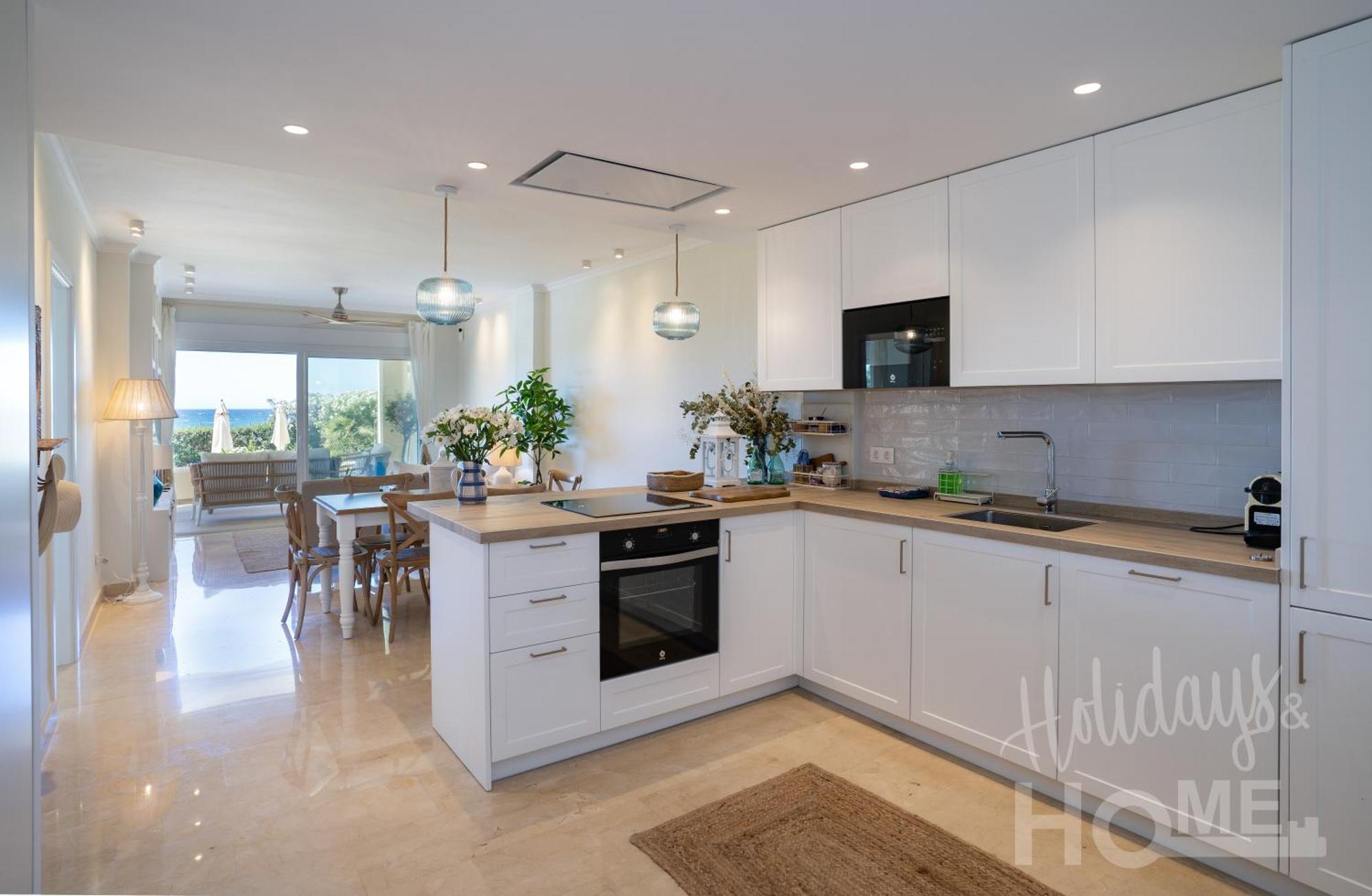 Beachfront Complex Neptuno Iii , Sea Views, Pool And Garden,elviria