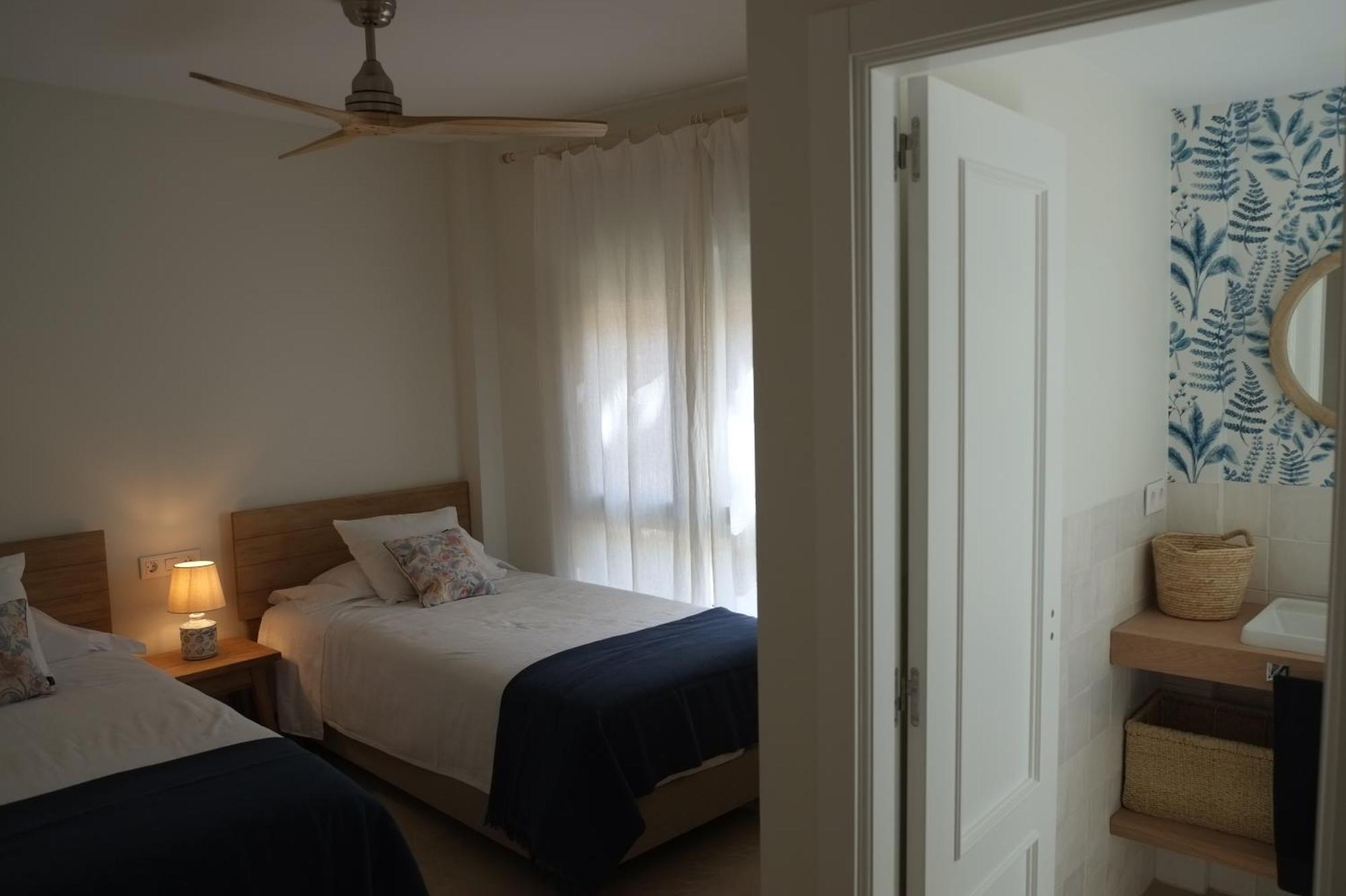 Apartment Beachfront Complex Neptuno Iii , Sea Views, Pool And Garden,elviria