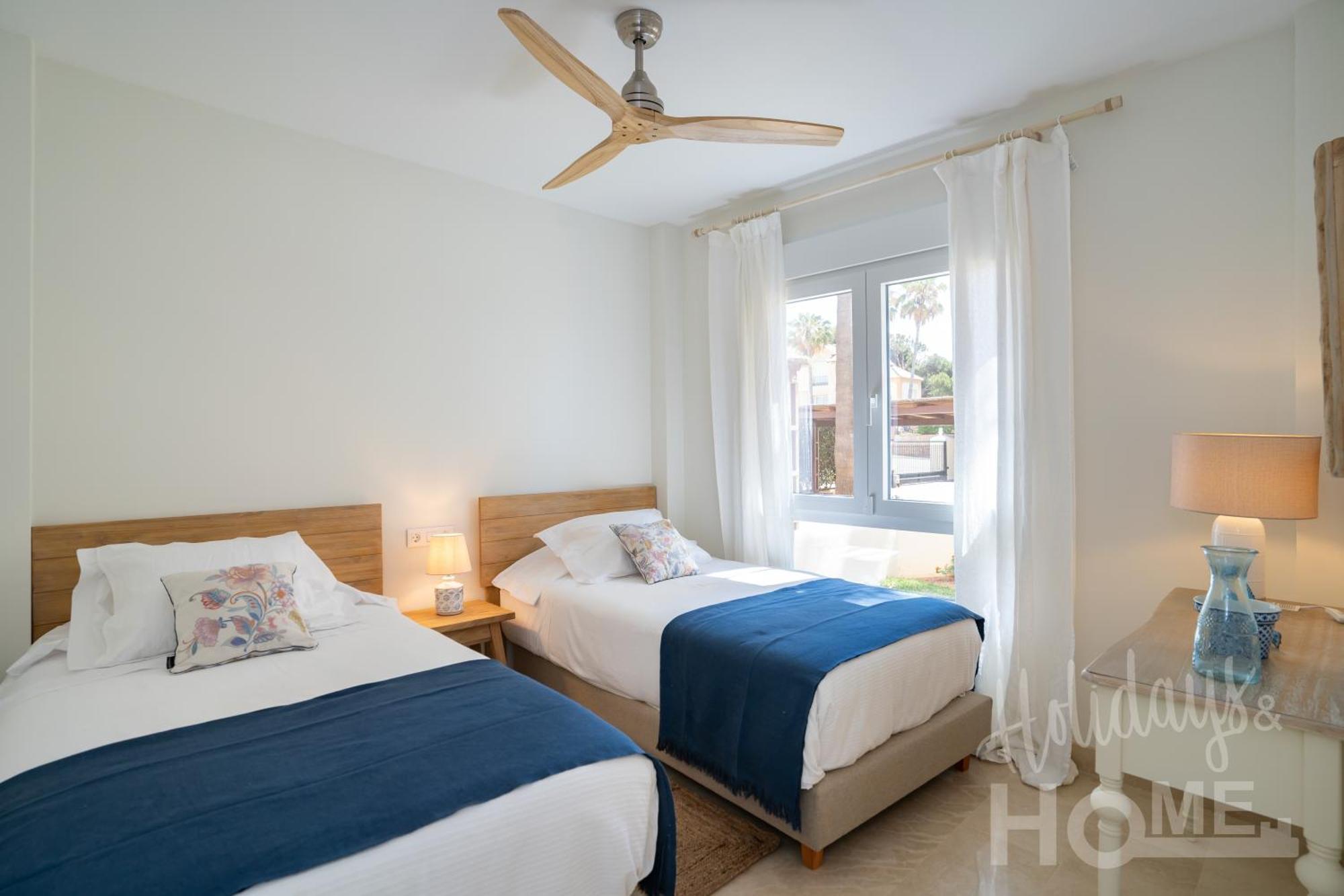 Beachfront Complex Neptuno Iii , Sea Views, Pool And Garden,elviria Apartment *