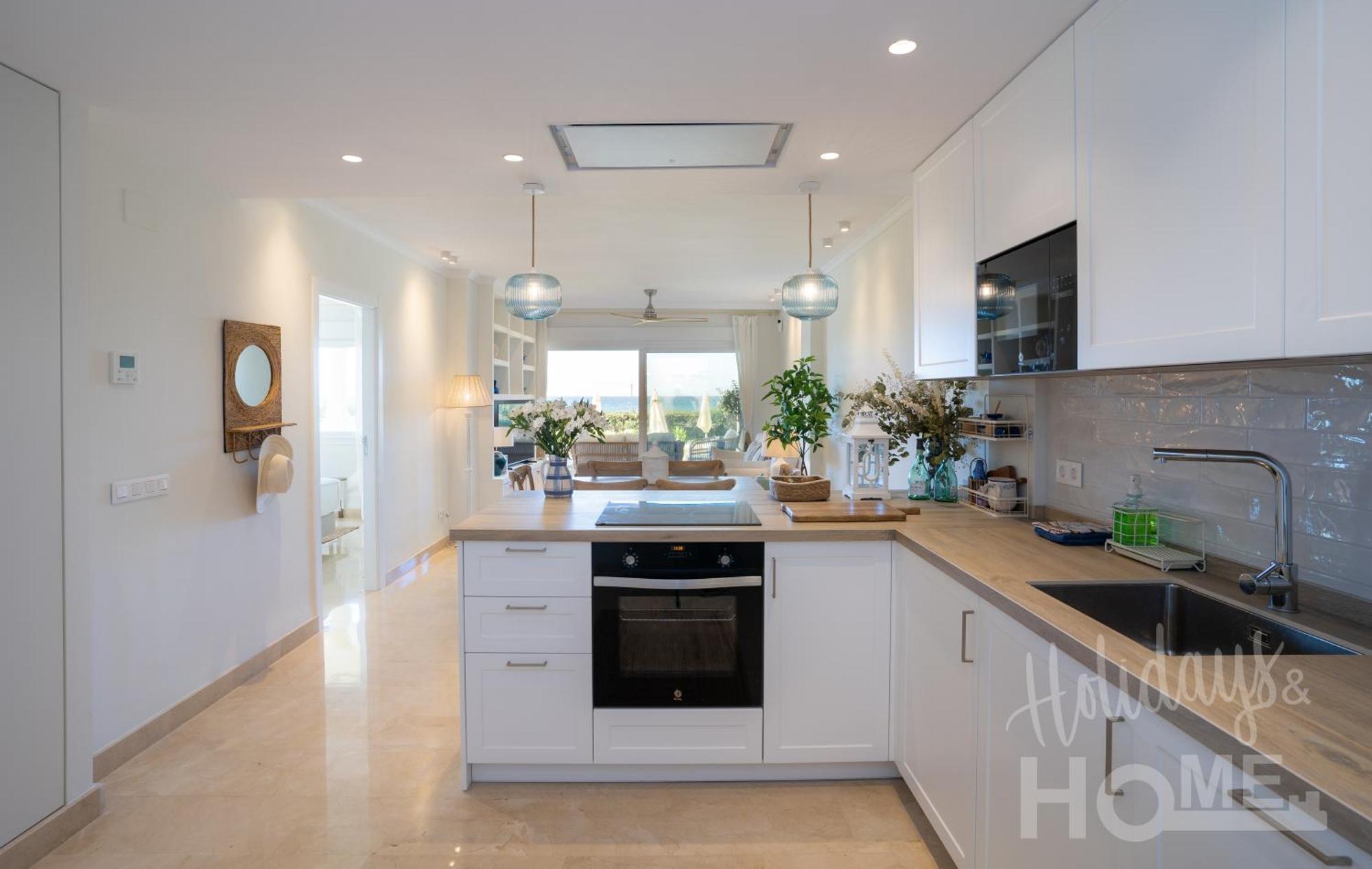 Beachfront Complex Neptuno Iii , Sea Views, Pool And Garden,elviria Apartment Marbella