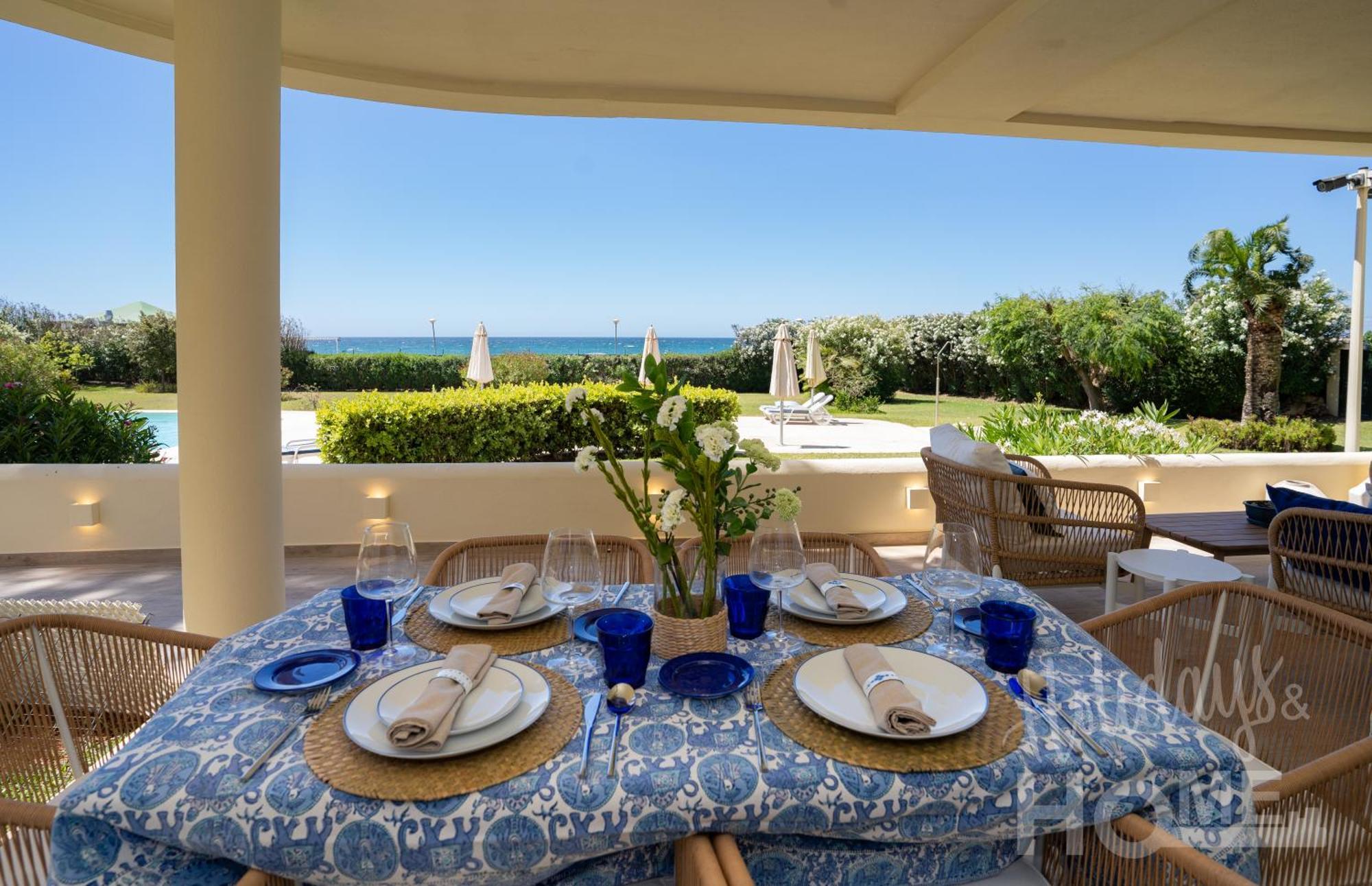 Beachfront Complex Neptuno Iii , Sea Views, Pool And Garden,elviria